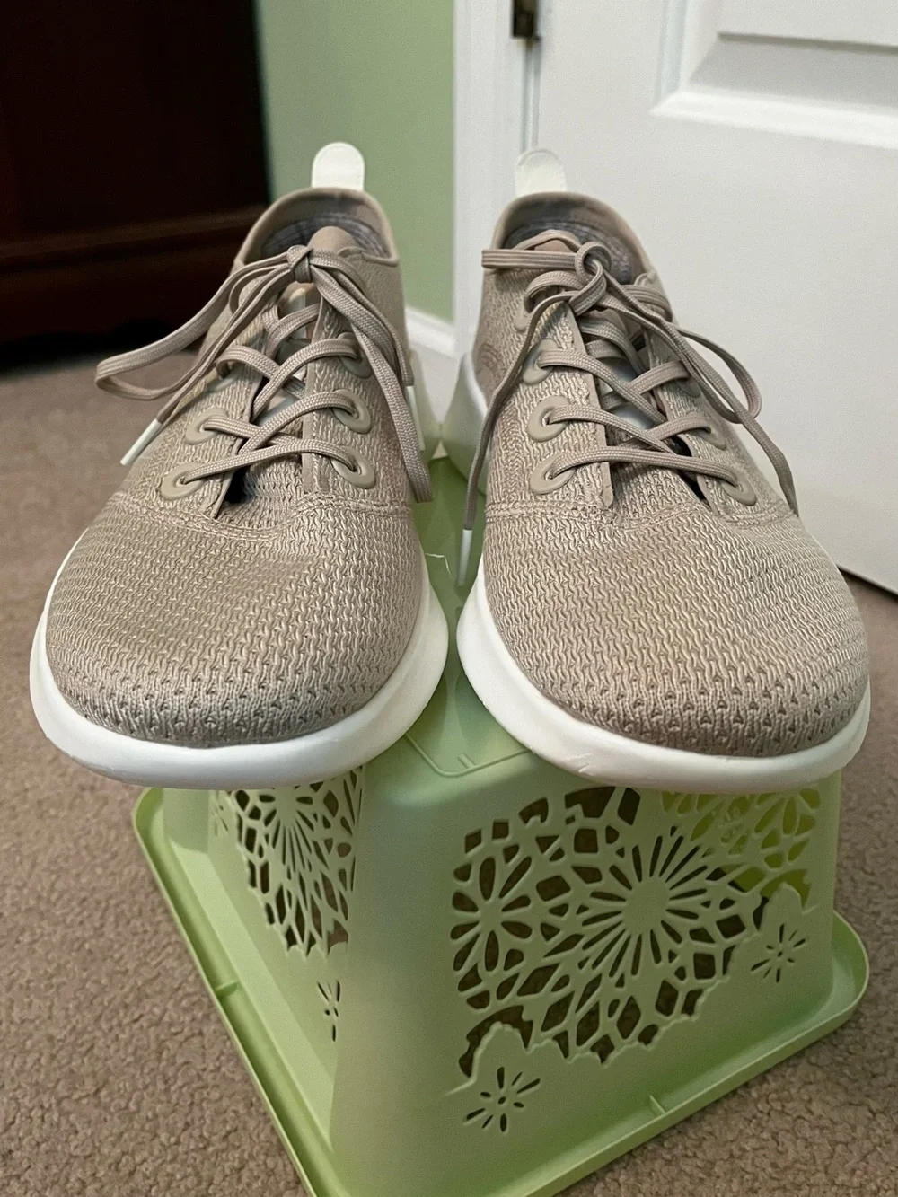 allbirds Women’s Tan/Khaki/Beige Superlight Tree Runners Sneakers (size 11) - Picture 11 of 11